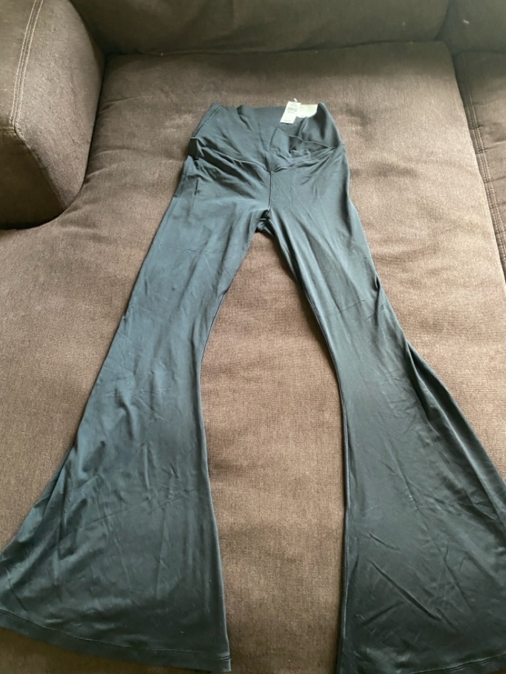 Black Flared Yoga Pants V Waistband Short Length Aerie New With Tags Medium